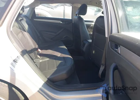 2015 Volkswagen Passat 1.8T Limited Edition z USA, uszkodzony, nr VIN 1VWAS7A39FC080256